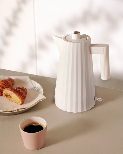Plissé white, cl 170 || 1.80 oz Electric kettle Alessi 8