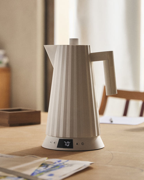 Plissé white Electric kettle. US plug Alessi 1