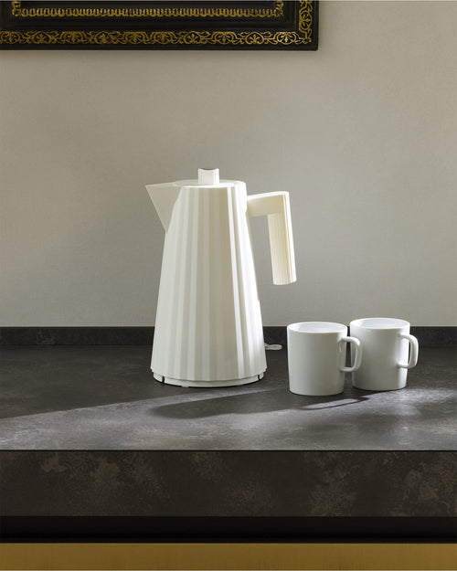 Plissé white, cl 170 || 1.80 oz Electric kettle Alessi 1