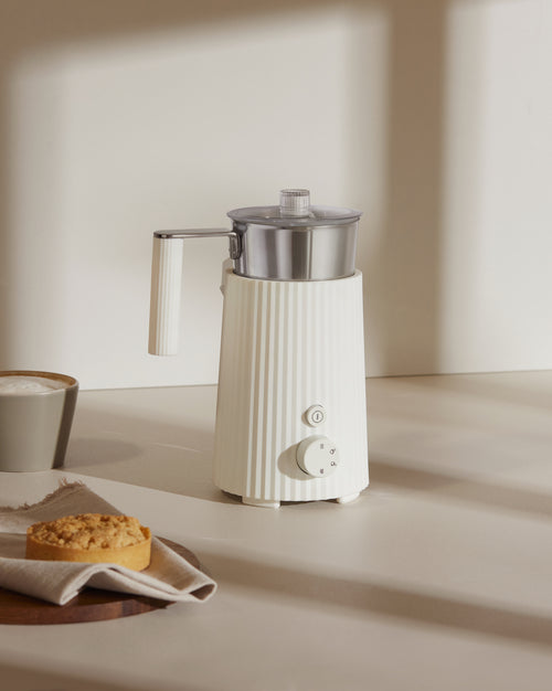 Plissé white Multi-function milk frother. US plug Alessi 5